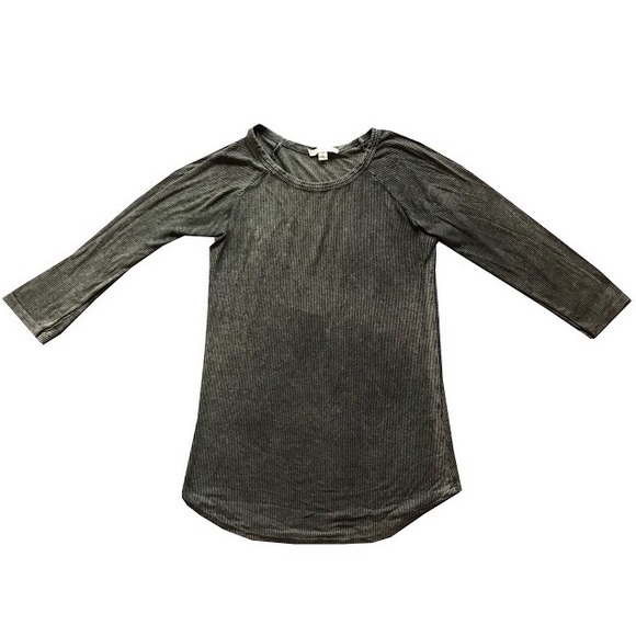 Quarter Sleeve Ribbed Top - Picture 2 of 4